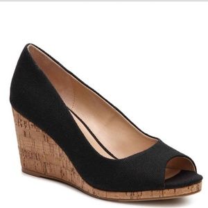Kelly and Katie - Kaydena wedge heel peep-toe - black Size 11